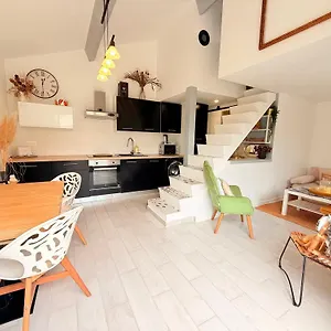  Hébergement de vacances Maison Avec Jardin Et Piscine